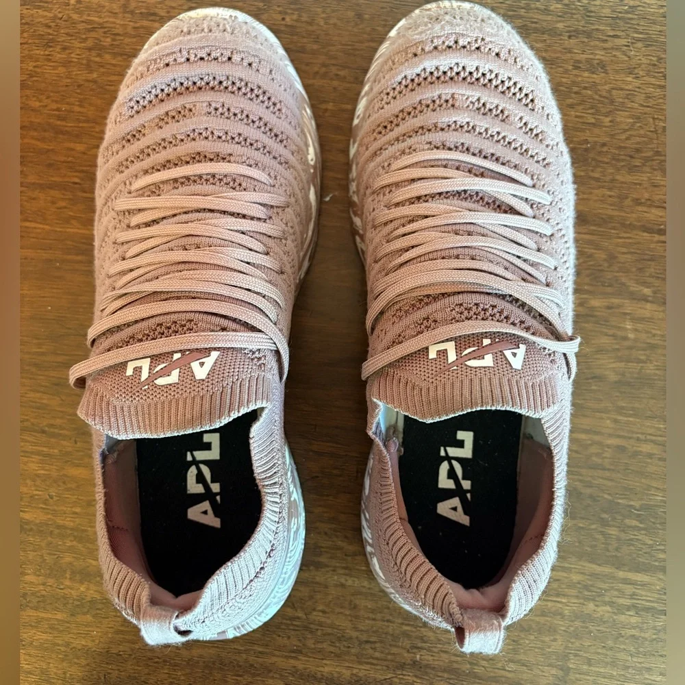 APL TechLoom Wave Running Shoes | 9.5 | Tan/Pink